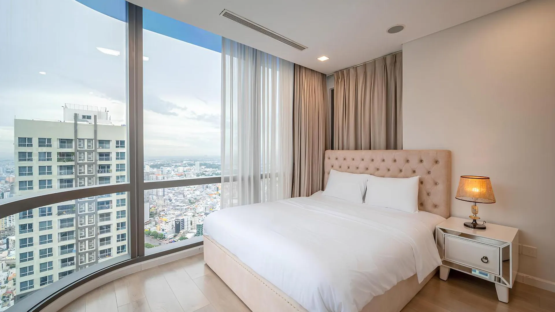 Landmark Plus - Vinhomes Central Park Ho Chi Minh City Apartment